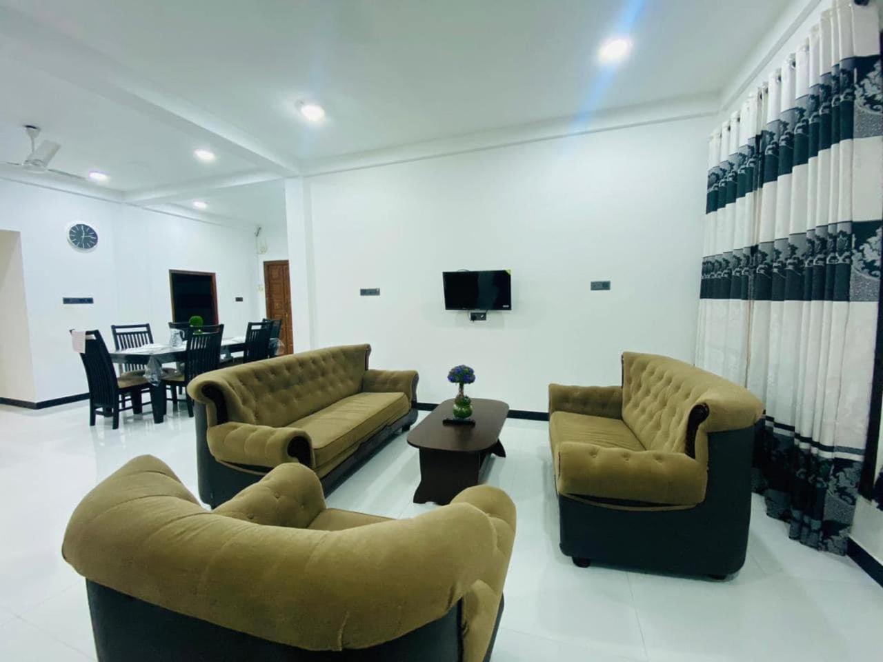 Lalitha Holiday Inn Джафна Екстериор снимка