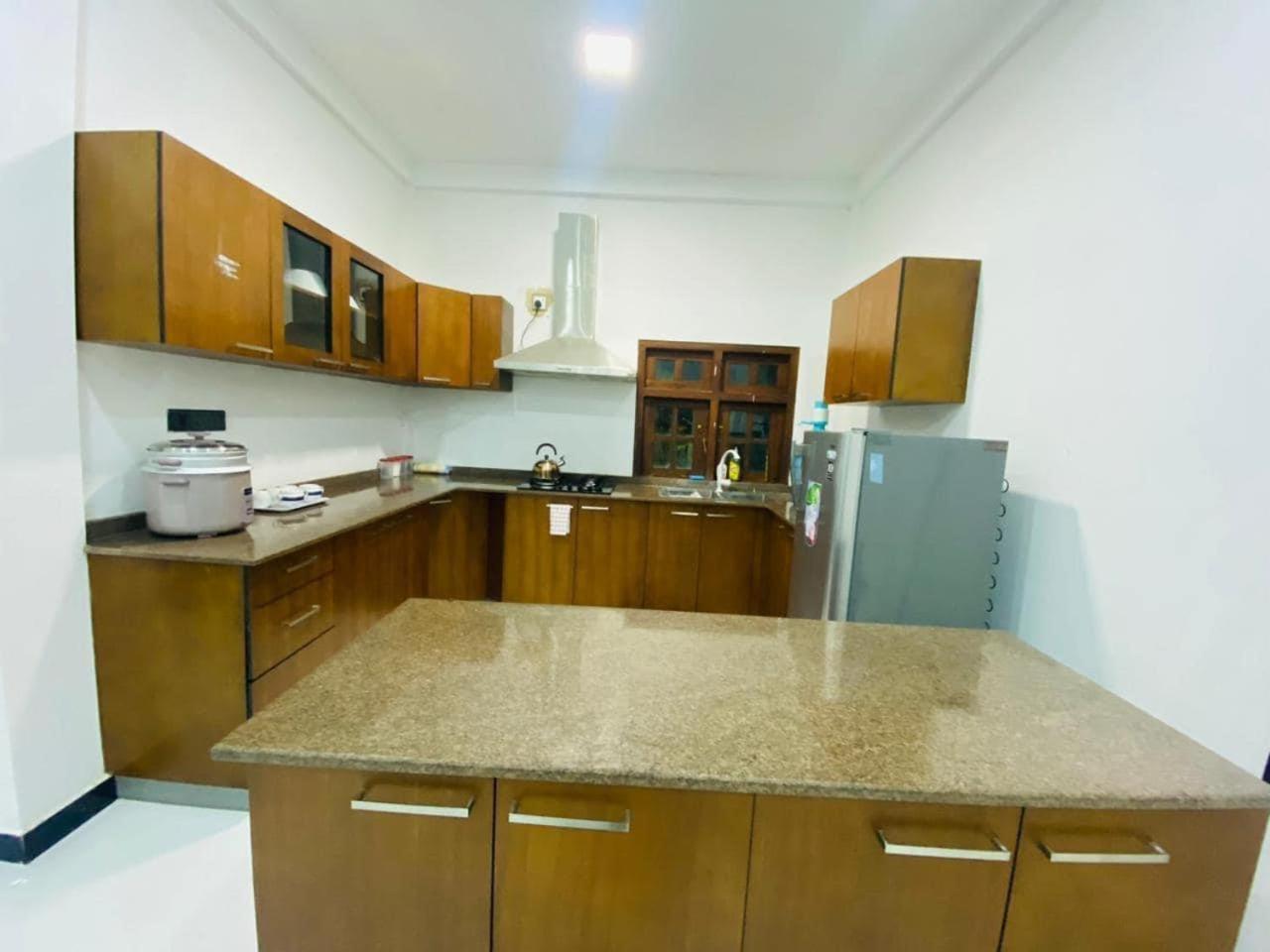 Lalitha Holiday Inn Джафна Екстериор снимка